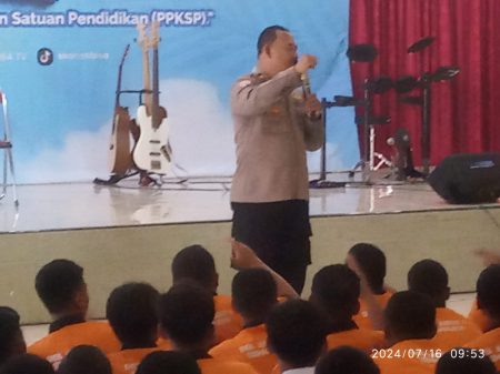Cegah Perundungan, Kanit Binmas Polsek Krian Himbau Pelajar Tidak Takut&nbsp;Lapor