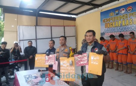 Pengedar Narkoba Asal Pondok Jati Diringkus Satresnarkoba Sidoarjo, Sabu dan Ganja Siap Edar&nbsp;Diamankan