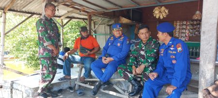 TNI-Polri di Sidoarjo Patroli Sambang Desa Kawasan&nbsp;Pesisir