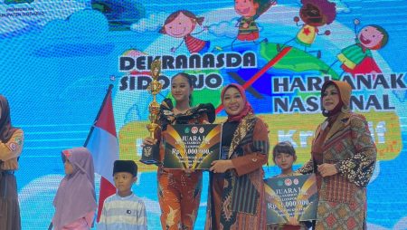 Syakirah Ashillah Siswi SMPN 2 Sidoarjo Raih Juara 1 Fashion Show Tingkat&nbsp;Kabupaten