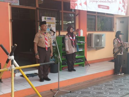 WS. Danramil 0816/02 Candi Tanamkan Jiwa Nasionalisme Pada Peringatan Hari Pramuka 2024 di MA Islamiyah Sumorame