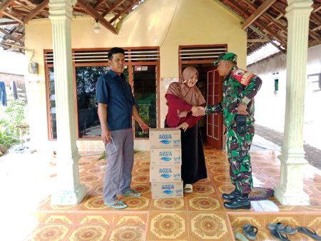 Babinsa Koramil 0816/13 Wonoayu dan Pemdes Simoketawang Berikan Santunan&nbsp;Kematian