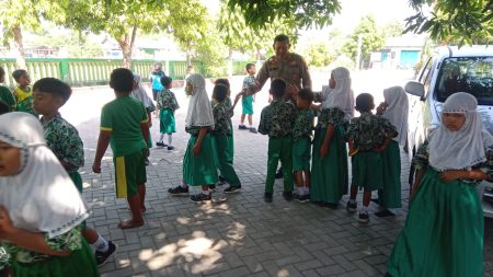 Cegah Bullying, Polisi Berikan Edukasi Pelajar SDN Janti&nbsp;Tulangan