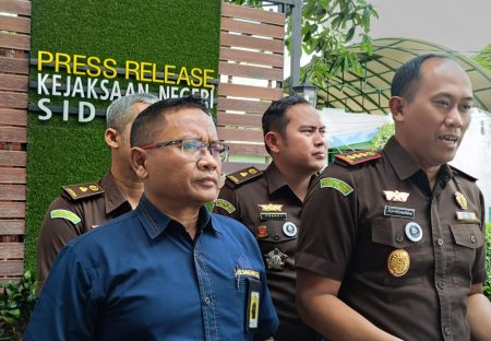 Penyerahan Tersangka Tindak Pidana Perpajakan ke Kejaksaan Negeri&nbsp;Sidoarjo