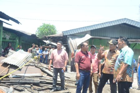 Pasar Sepanjang Taman Terbakar, Pemkab Sidoarjo Berikan Bantuan Kepada&nbsp;Pedagang