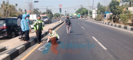 Kecelakaan Tragis di Bypass Krian, Pejalan Kaki Tewas Tertabrak&nbsp;Truk