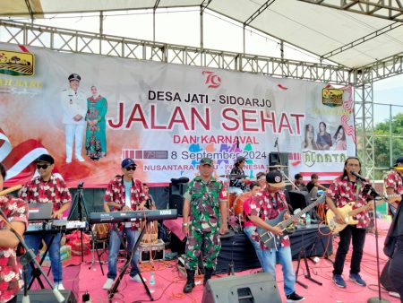 Babinsa Koramil 0816/01 Sidoarjo Amankan Karnaval dan Pawai Budaya HUT RI ke 79 di Desa Jati